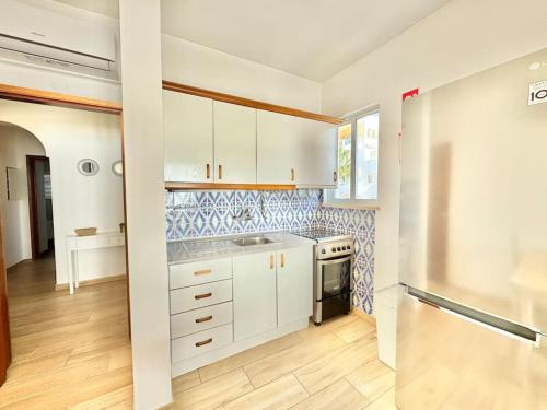 Direct Beach Access with Sea View, AC & WiFi, Quarteira (foto 6)