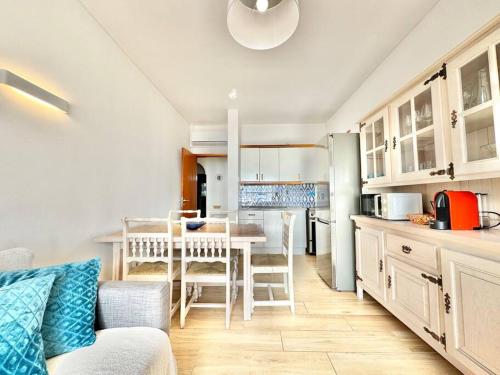 Direct Beach Access with Sea View, AC & WiFi, Quarteira (foto 3)