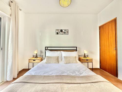 Direct Beach Access with Sea View, AC & WiFi, Quarteira (foto 8)