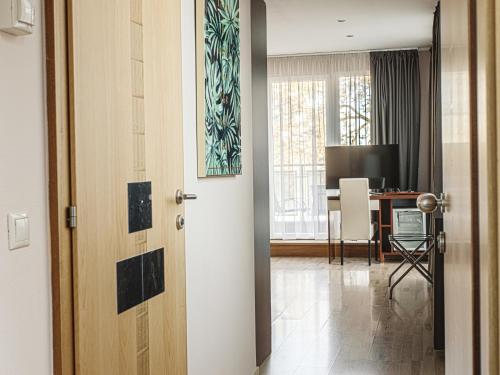 Holiday Beach Budapest Wellness Hotel with Sauna Park - image 5