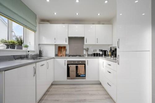 3BDR House By Vista Stays Short Lets & Serviced Accommodation Glasgow Scotland With Driveway Parking and PS4, Glasgow (Foto 3)