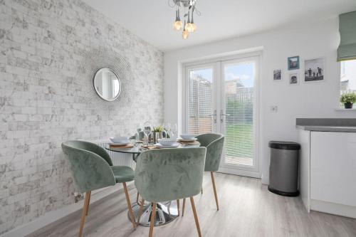 3BDR House By Vista Stays Short Lets & Serviced Accommodation Glasgow Scotland With Driveway Parking and PS4, Glasgow (Foto 7)