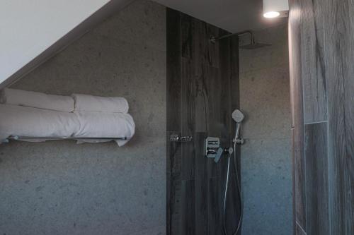 Deluxe Double Room - Non-Smoking image 4