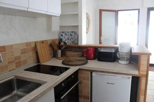 ห้องครัว, T2 climatisé à 2 minutes de la plage du Pont Tournant - 4BRANR (T2 climatise a 2 minutes de la plage du Pont Tournant - 4BRANR) in แซง ซีพริออง