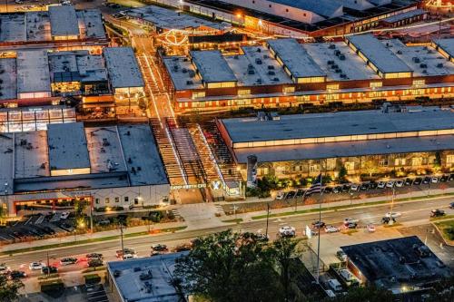 Modern 4BR Retreat in Uptown! near Történelmi Rosedale-ültetvény