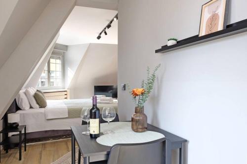One-Bedroom Apartment image 6