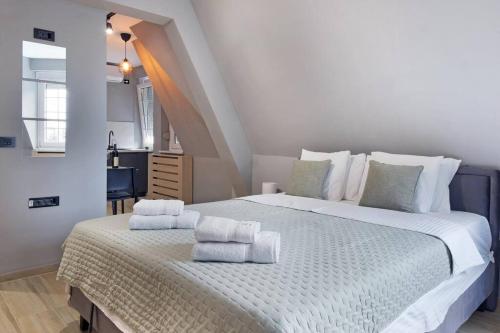 One-Bedroom Apartment image 5