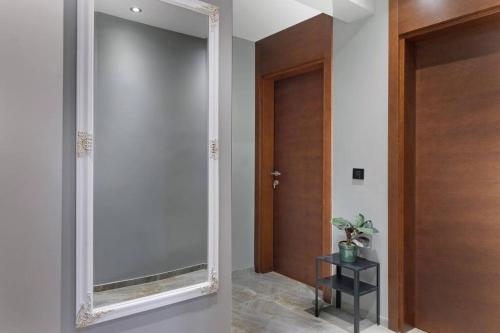 One-Bedroom Apartment image 4