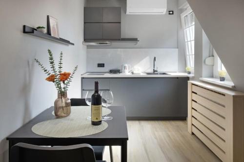 One-Bedroom Apartment image 2