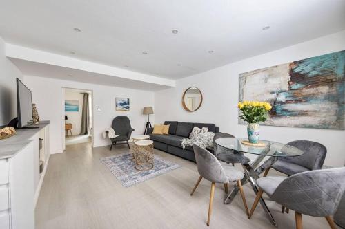 CS Apartments Queensway - image 3