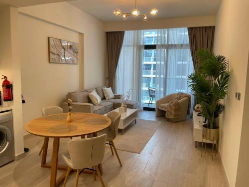 Pleasant New One Bedroom Apartment Azizi Riviera, Дубай (фото 6)