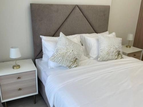 Pleasant New One Bedroom Apartment Azizi Riviera, Дубай (фото 10)