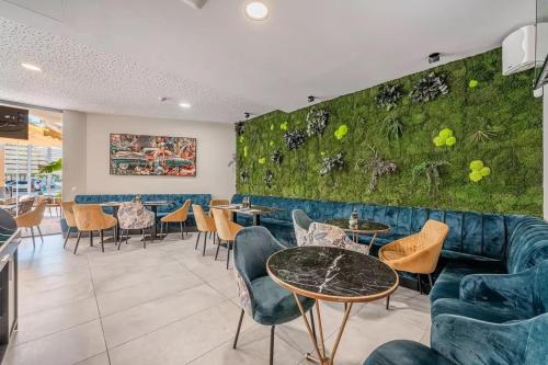 Bar/Lounge, Inn Mallorca Aparthotel in Calvia