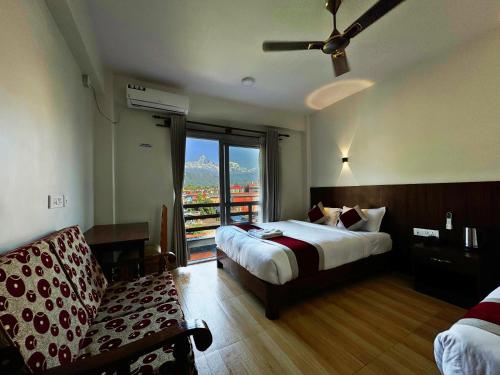 Hotel Sandalwood in Damside Pardi