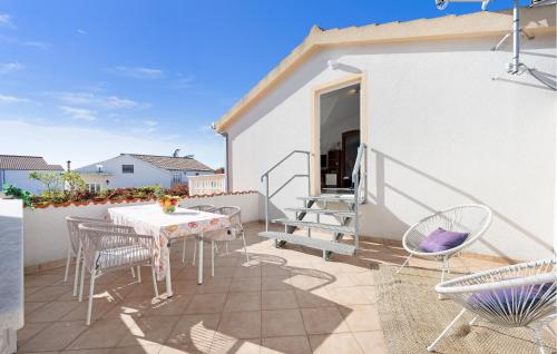 2 Bedroom Lovely Apartment In Rogoznica