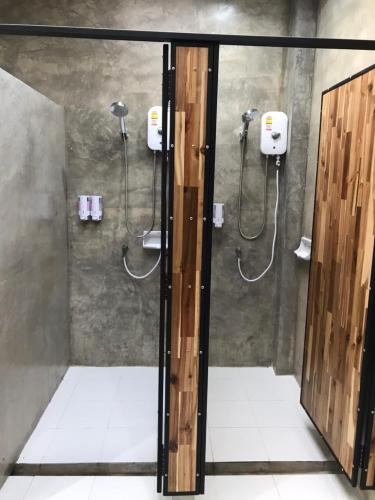 Yaowarate Sport Club and Resort ไร่เยาวเรศ Room Type - 4-Bed Mixed Dormitory Room