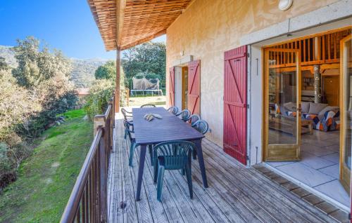 4 Bedroom Lovely Home In Azilone Ampaza gîte à louer Campo