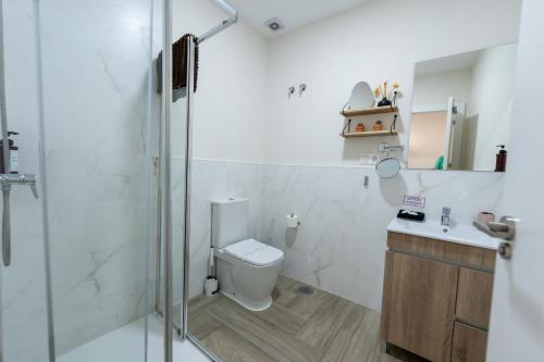 One-Bedroom Apartment image 3