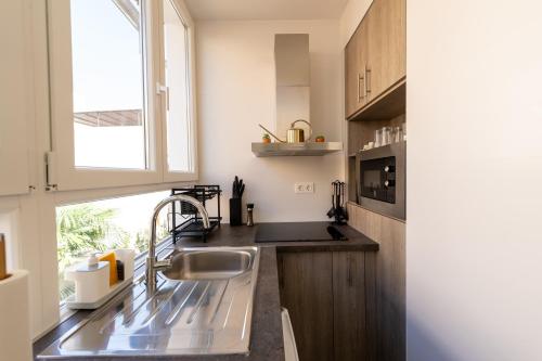 One-Bedroom Apartment image 4