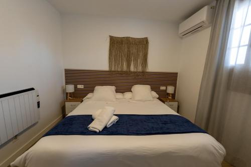 One-Bedroom Apartment image 6