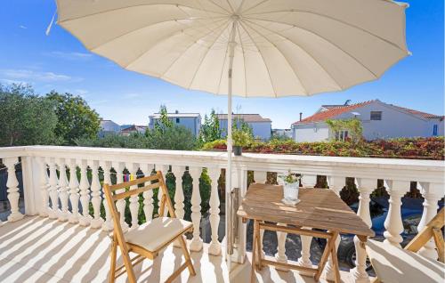 2 Bedroom Nice Apartment In Rogoznica