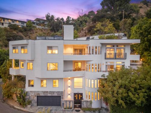 Franklin Mediterranean Villa, Los Angeles