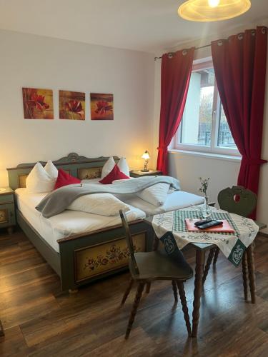 1 king bed, 1 sofa bed