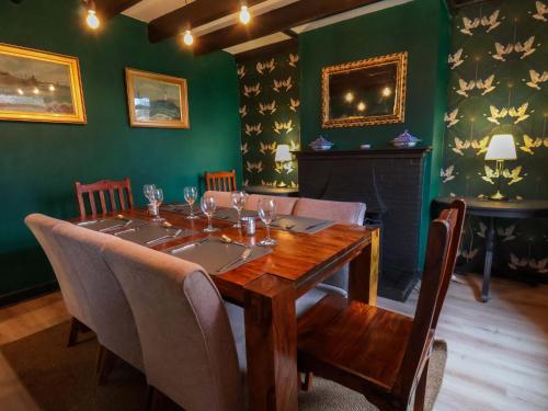 Exterior view, Atlanta in High Hawsker