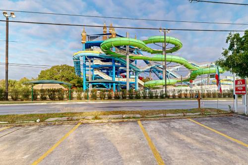 Wasser Lodge #105 - Pizza Lovers in New Braunfels, USA