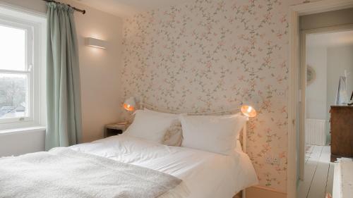 Chequers Cottage in Cockleford