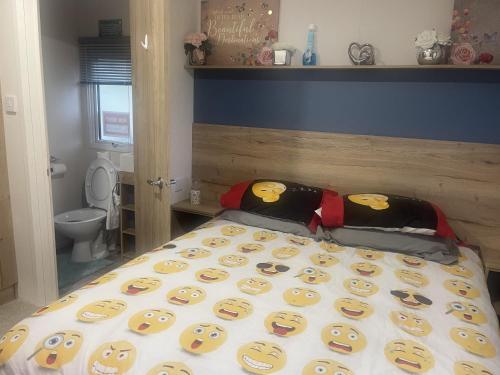 Badkamer, 3 Bed Chalet - Sleeps 6 - Parking - Wifi in Minehead