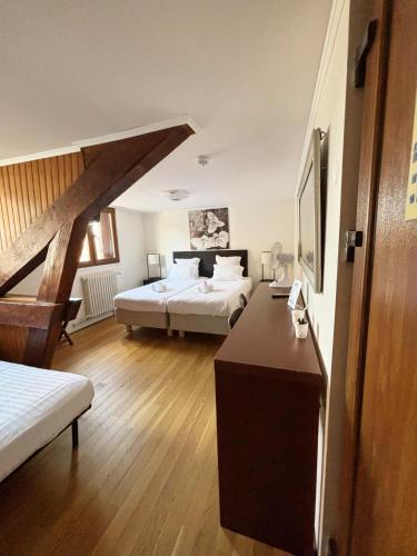 3 twin beds