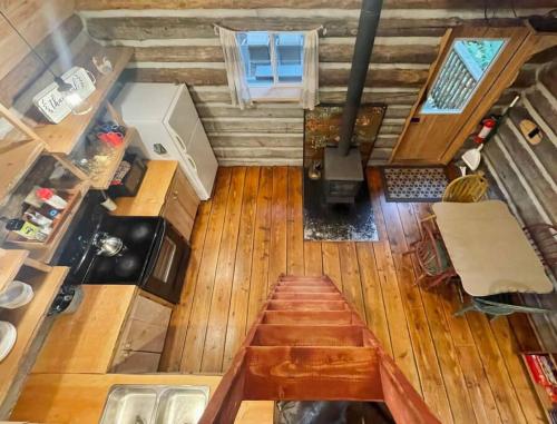 Slow-Go Log Cabin in the Woods with Cozy Woodstove in Qualicum Beach, Canada