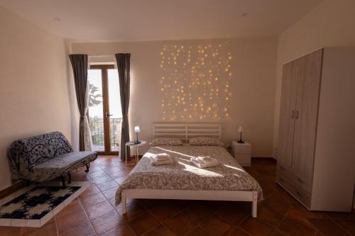 1 queen bed, 1 twin bed