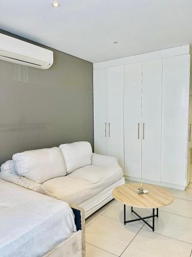 One-Bedroom Apartment image 5