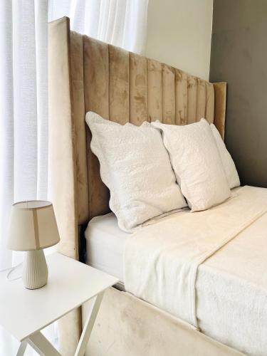 One-Bedroom Apartment image 4