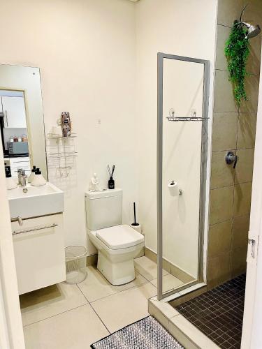 One-Bedroom Apartment image 3