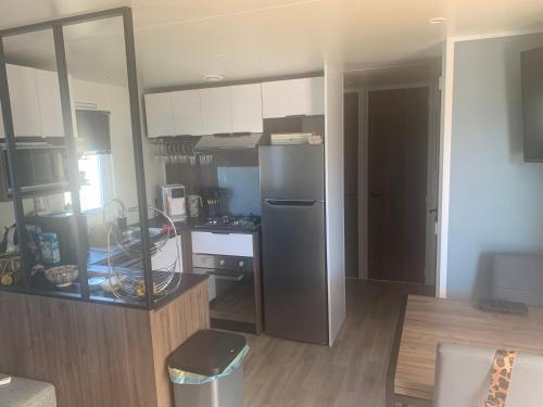 Frejus tout confort, maxi 420 m des piscines, climatisation,plus ventilation toutes les chambres, li near Le Poivrier Nomade