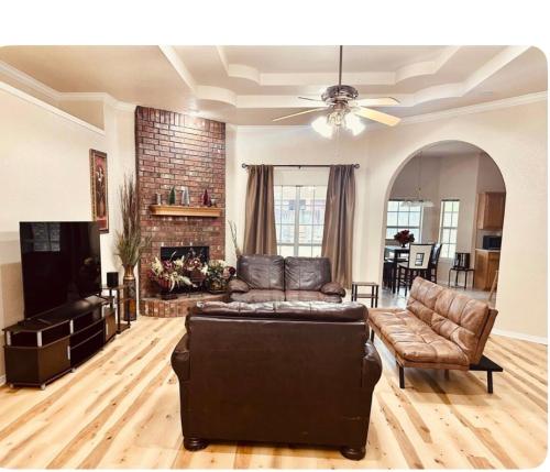 House at Clear creek - Just 2 miles to Ft Cavazos , Adventhealth in Killeen, USA