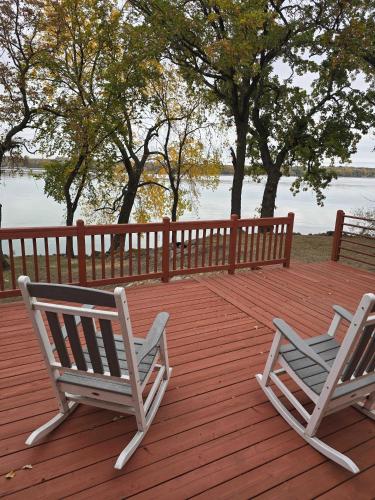 Luxury Family 5BR Lakefront private boat launch