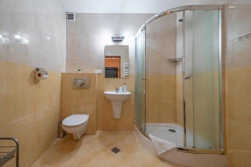 One-Bedroom Apartment image 5