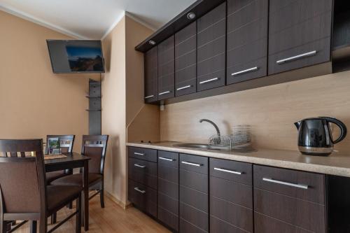 One-Bedroom Apartment image 6