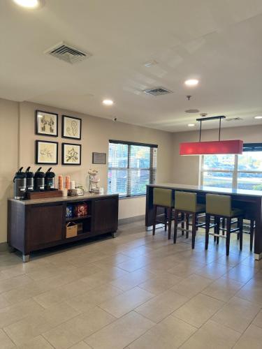 Country Inn & Suites by Radisson Lawrenceville GA - image 5