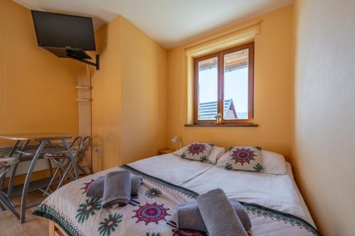 Family Room with Mountain View image 7