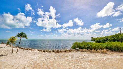 Whispering Palms Sea Gulls 210 in Key Largo, USA