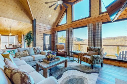Sunset Mountain Lodge in Black Mountain, USA