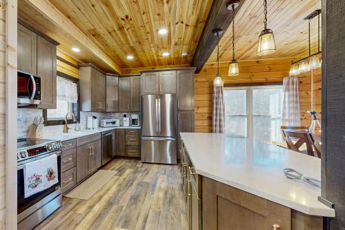Sunset Mountain Lodge in Black Mountain, USA