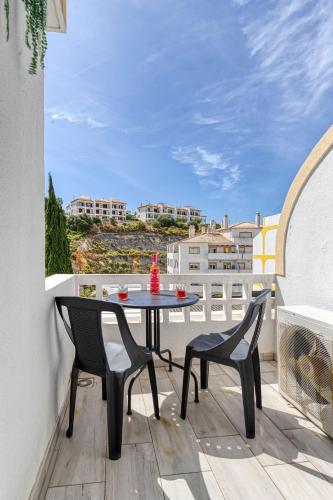 Azula - Bright and airy 2 bedroom apartment with p - image 5
