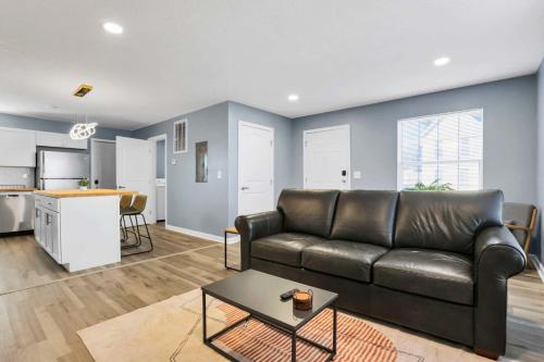 Charming 3-Bedroom Oasis Near Airport in Columbus, USA