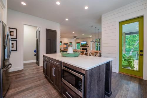 Chestnut Cottage Sutton Knob in Brevard